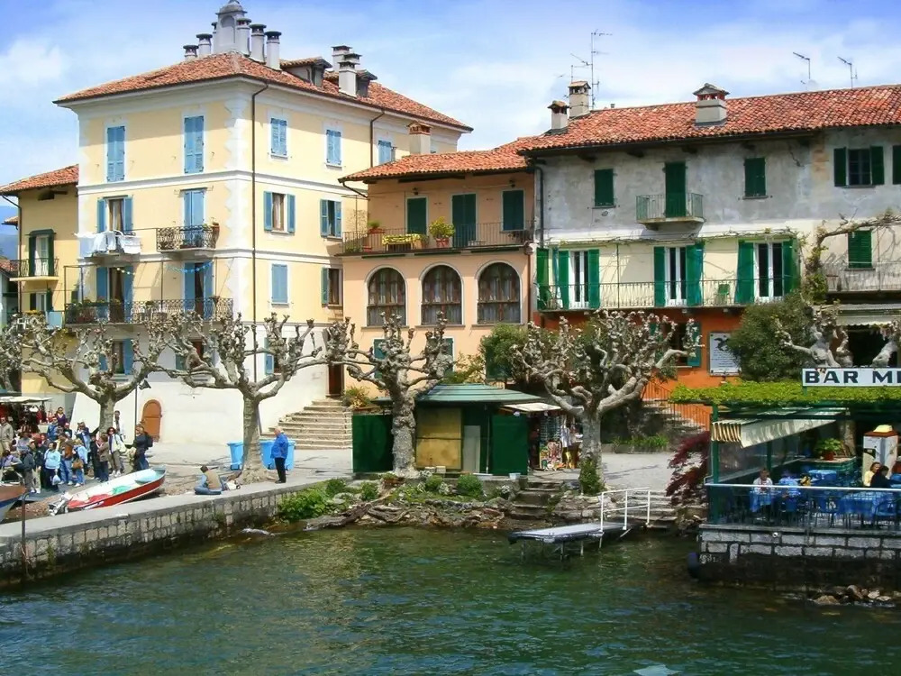 Homely Mansion in Isola Superiore near Lake