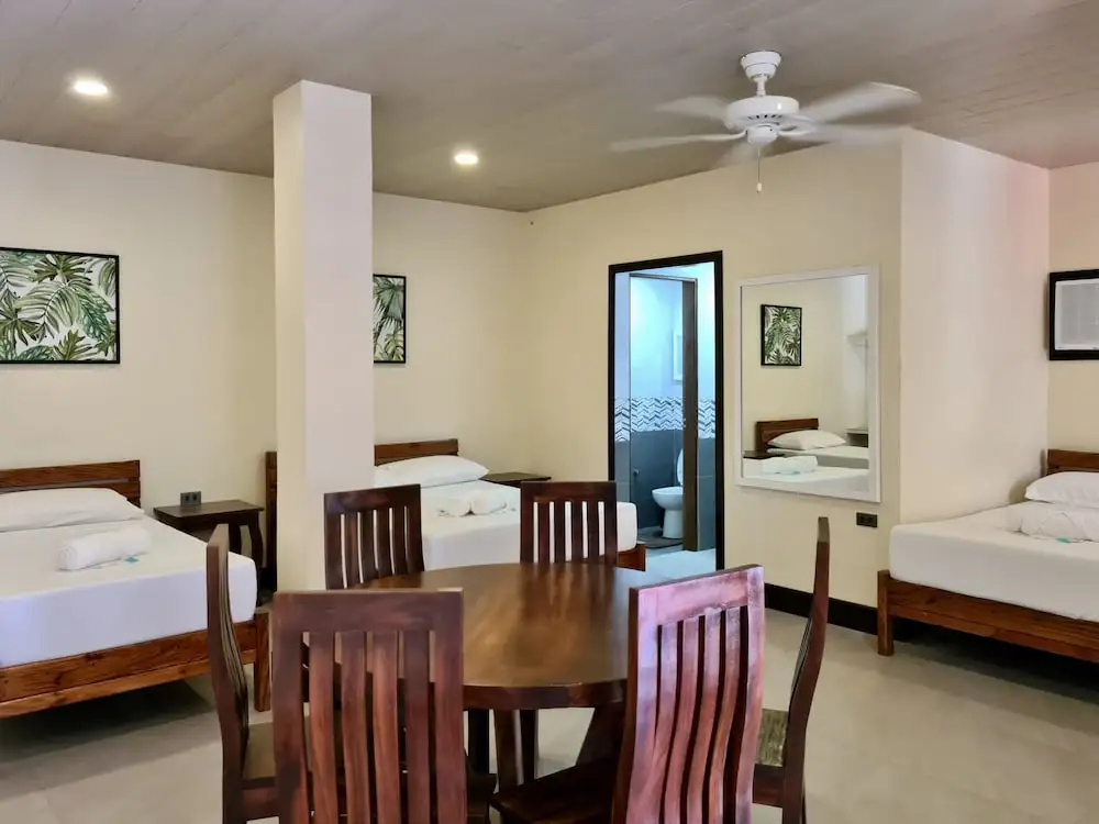 Den Den Guesthouse