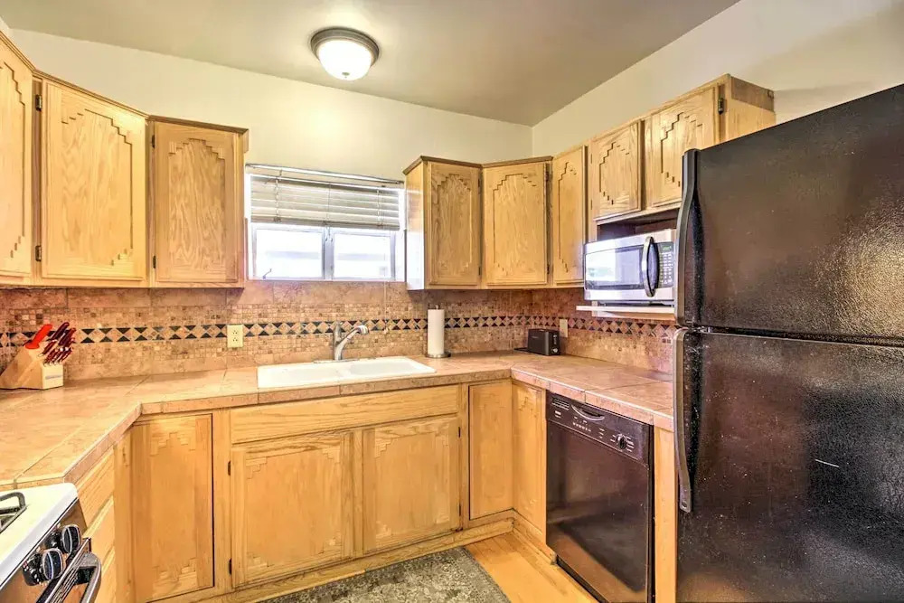 Tranquil Tucson Home w/ Yard - Walk to U of A