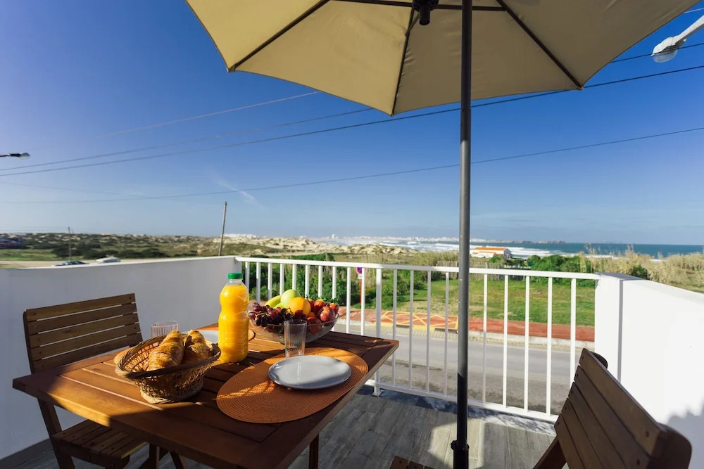 Best Houses 26 - Baleal Beach front Retreat