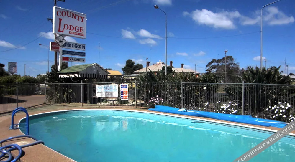County Lodge Motor Inn