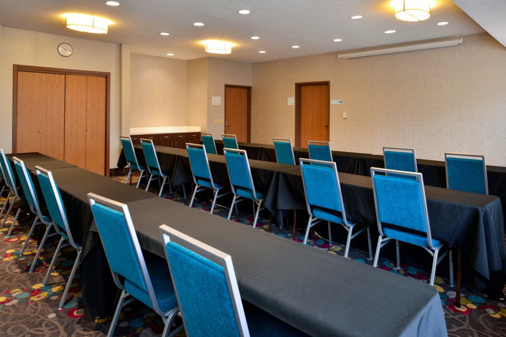 Holiday Inn Express Hotel & Suites Omaha West by IHG