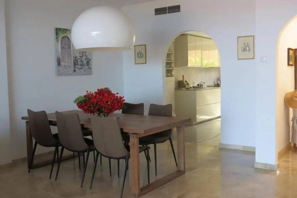 Luxury House with 3 Bedrooms, Sea Wiew and Swimming Pool in a quiet Residence
