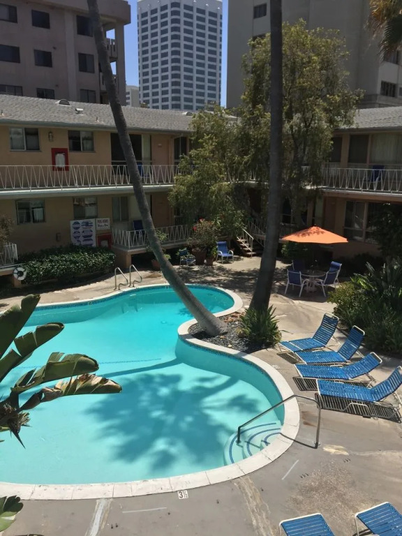 Cal Mar Hotel Suites