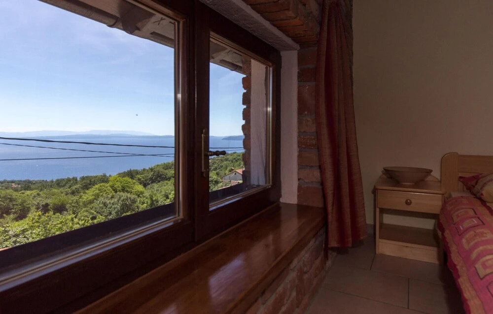 Beautiful Home in Icici With Wifi, 5 Bedrooms and Outdoor Swimming Pool