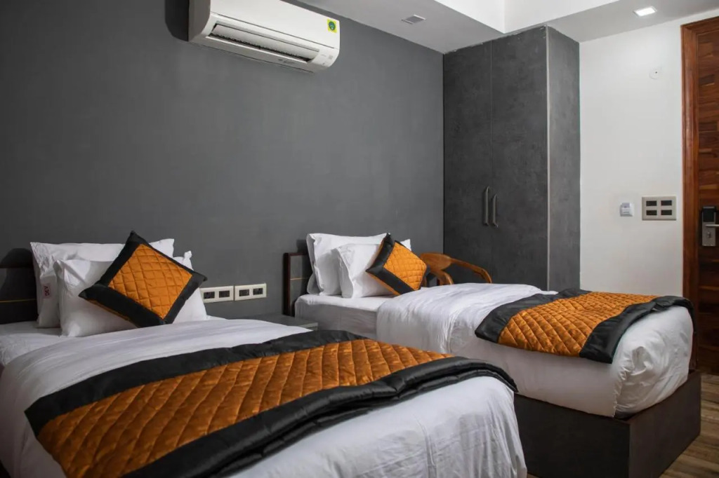 Dev Royale Hotel