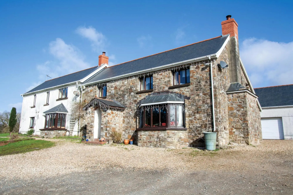 The Lake House Retreat - 7 Bedroom Holiday Home - Sleeps 20 - Southgate