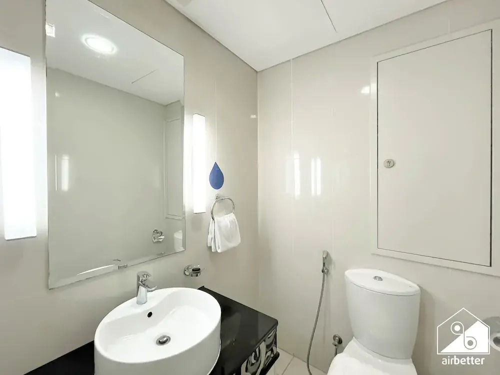 Elegant 2-bed Retreat Stunning Downtown Views