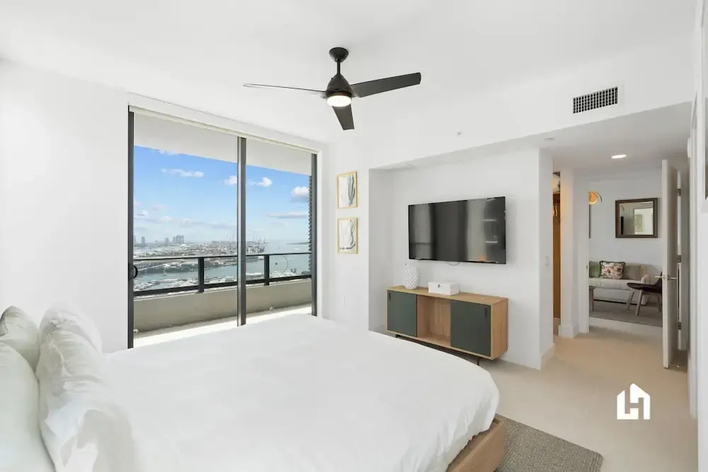 Stylish Apartments with Partial Ocean Views in Downtown