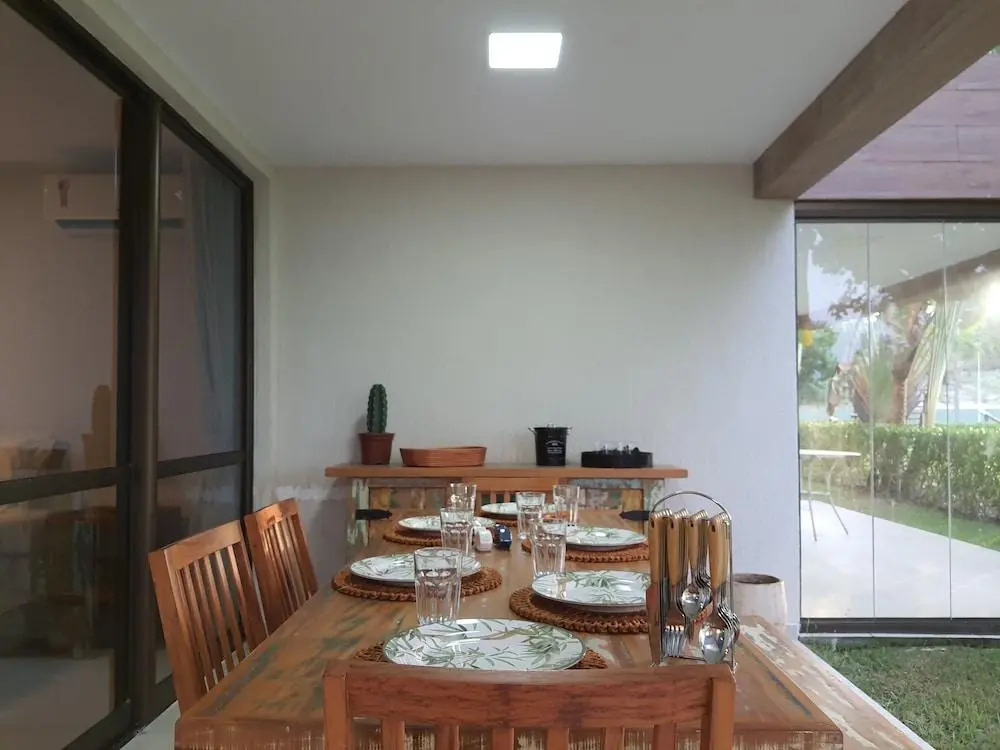 Apto térreo com TV 4k no Wai Wai Cumbuco