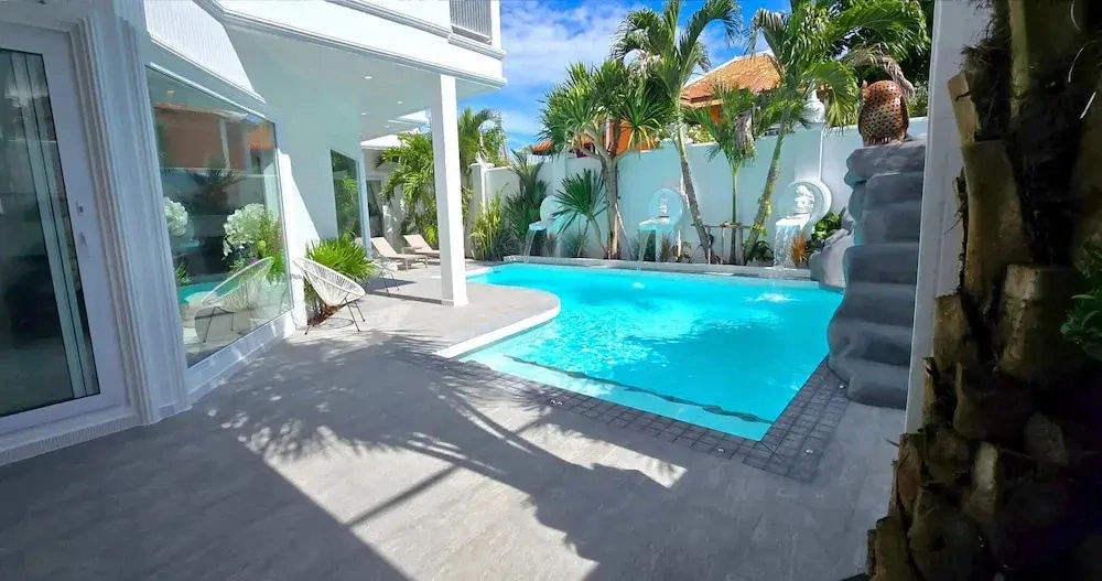EMPIRELAND Luxury Pool Villa Pattaya Walking Street