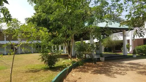Thilini Holiday Inn