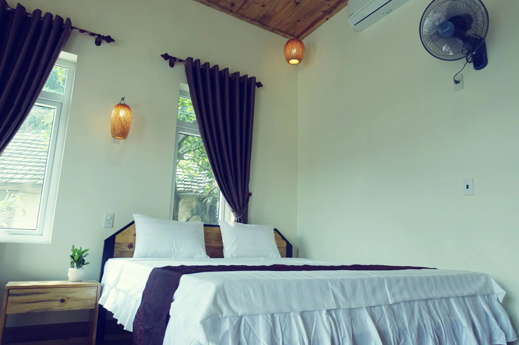 Ninh Binh Mountain Side Homestay & Cafe