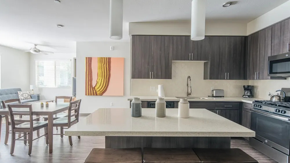 WanderJaunt Luxe Central Phoenix Apts