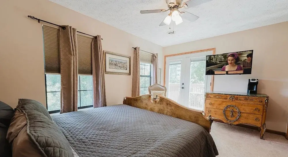 The Rose 5 Bedroom Cabin by RedAwning