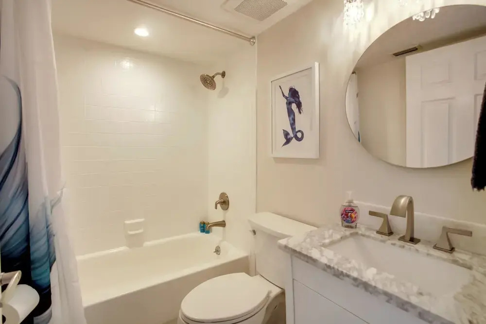 8 Mi to Beach: Modern Condo in Fort Myers!
