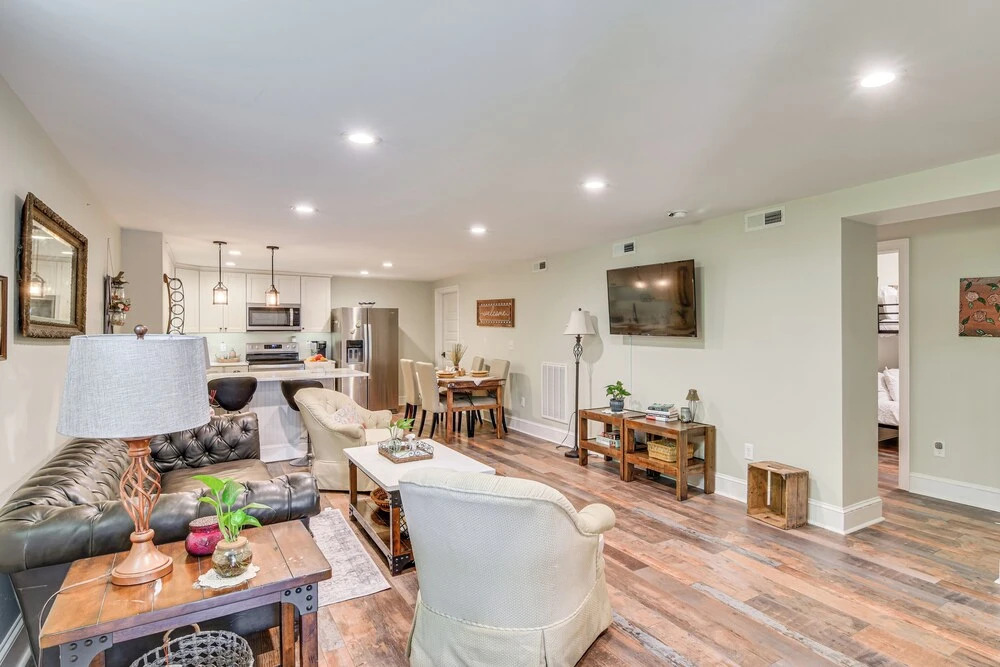 Explore Historic Dtwn Staunton! Walkable Apartment