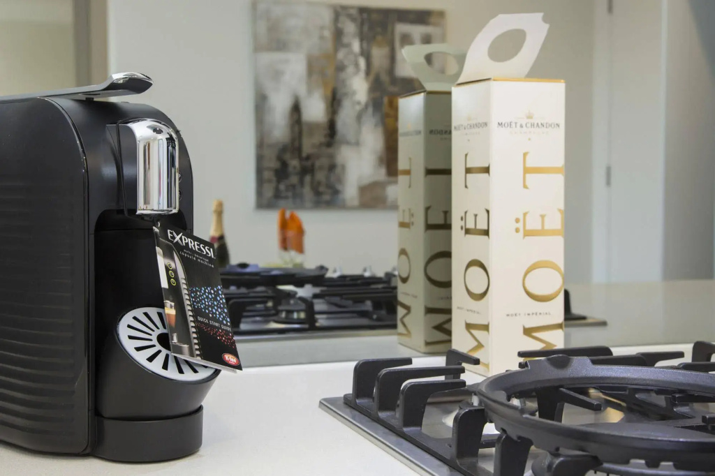 COMPLETE HOST Park View St Kilda