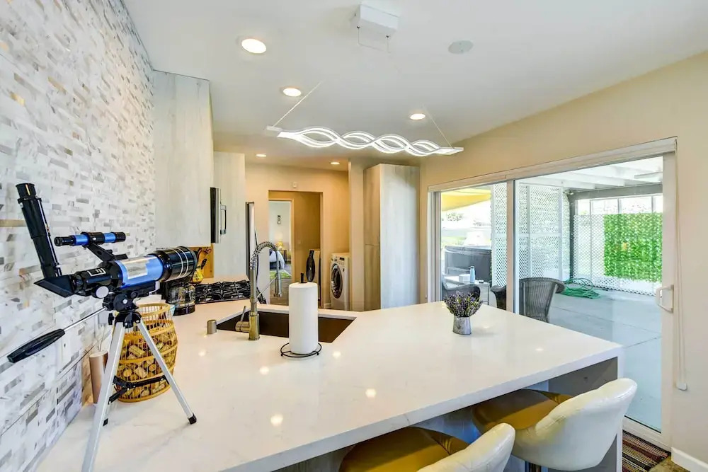 By Joshua Tree! Serenity on Sage Home w/ Hot Tub