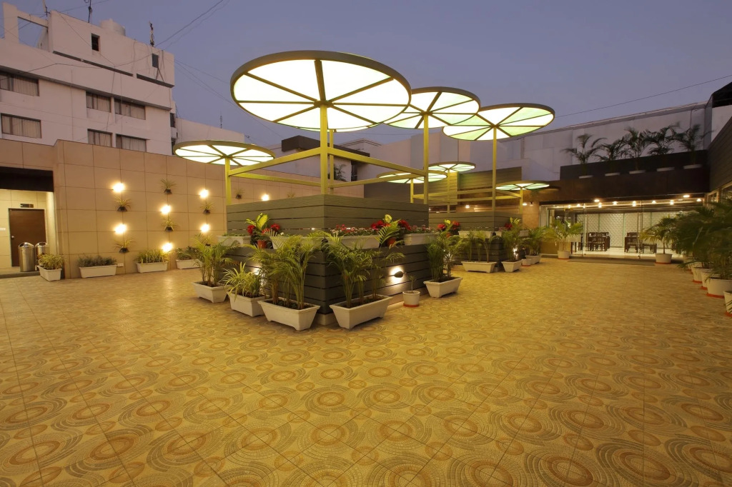 HOTEL THE LOTUS PARK