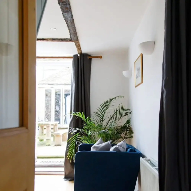 Charming 3bd Townhouse Right in the City Centre