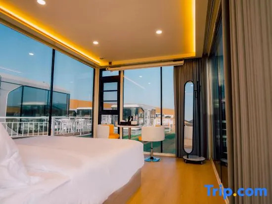 Space Capsule Hotel Bar
