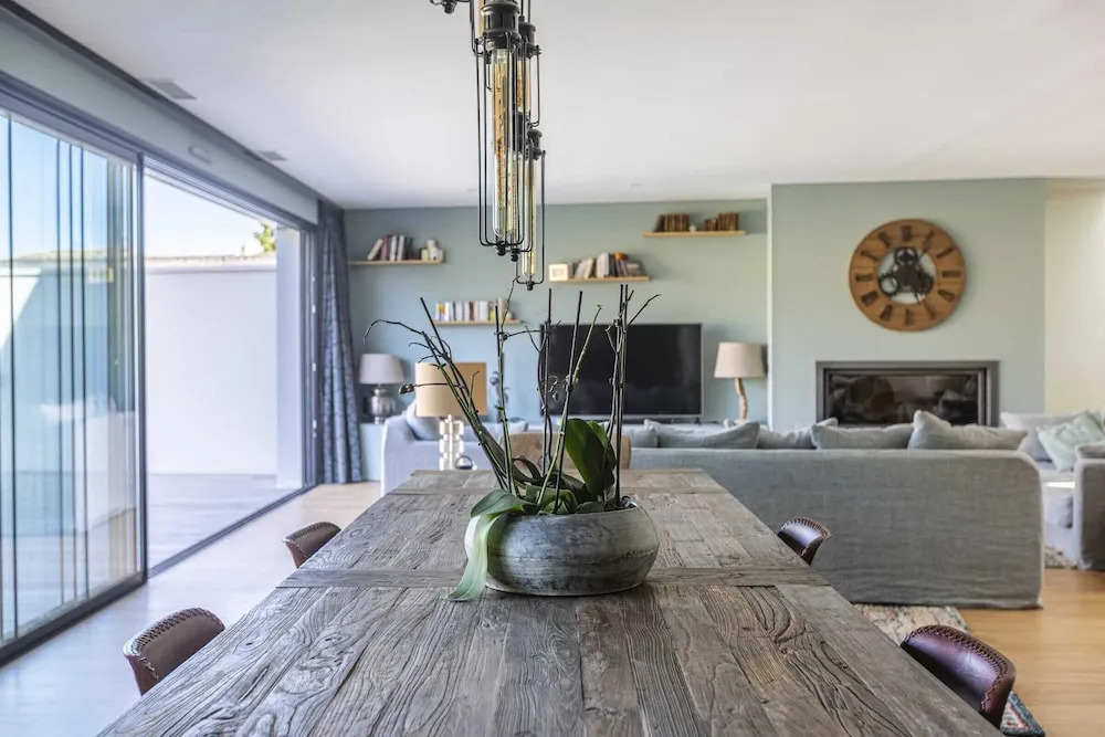 Stunning Home with Private Pool and Patio by GuestReady