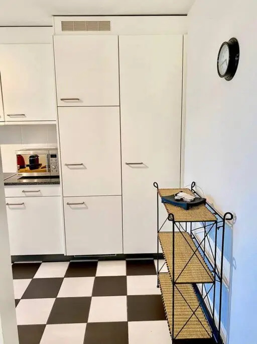 Your bright and spacious apartment by the lake