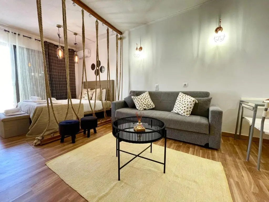 Cozy and Stylish Studio Apt just 800m from the beach - New on Booking!