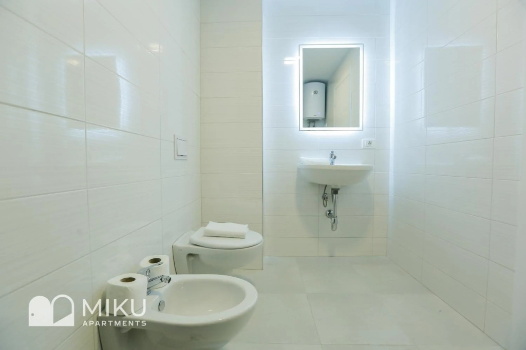 Miku Apartment - Vibrant 1Bd Apartment Near the Lake