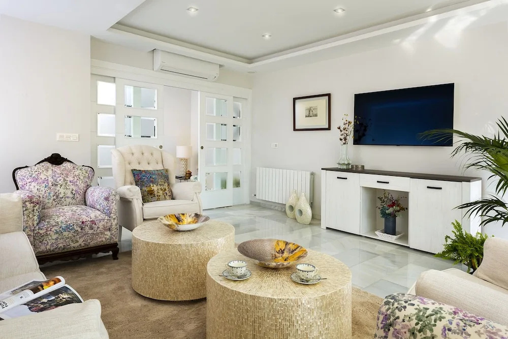 Spacious Apartment in Prime Location. Recogidas