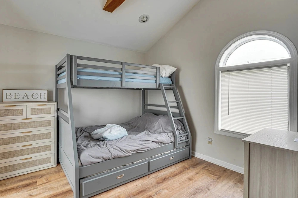 Walk to North Beach! Marsh-view Condo in Hampton