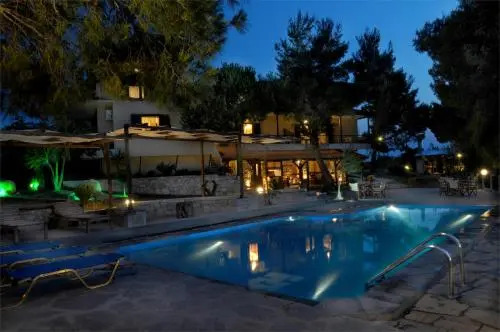 Heos Apartments & Studios