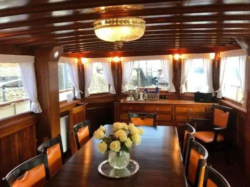 Hotelschiff Nedeva Bremen
