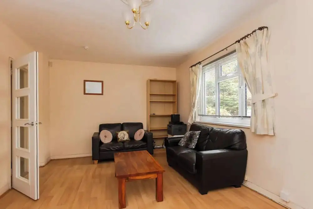 Homely 3 Bedroom House With a Garden