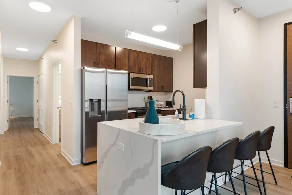 Brand-new 3BR City Views Prime West Loop Spot