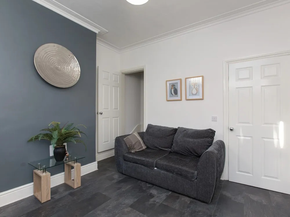 Townhouse @ 47 Clare Street Stoke