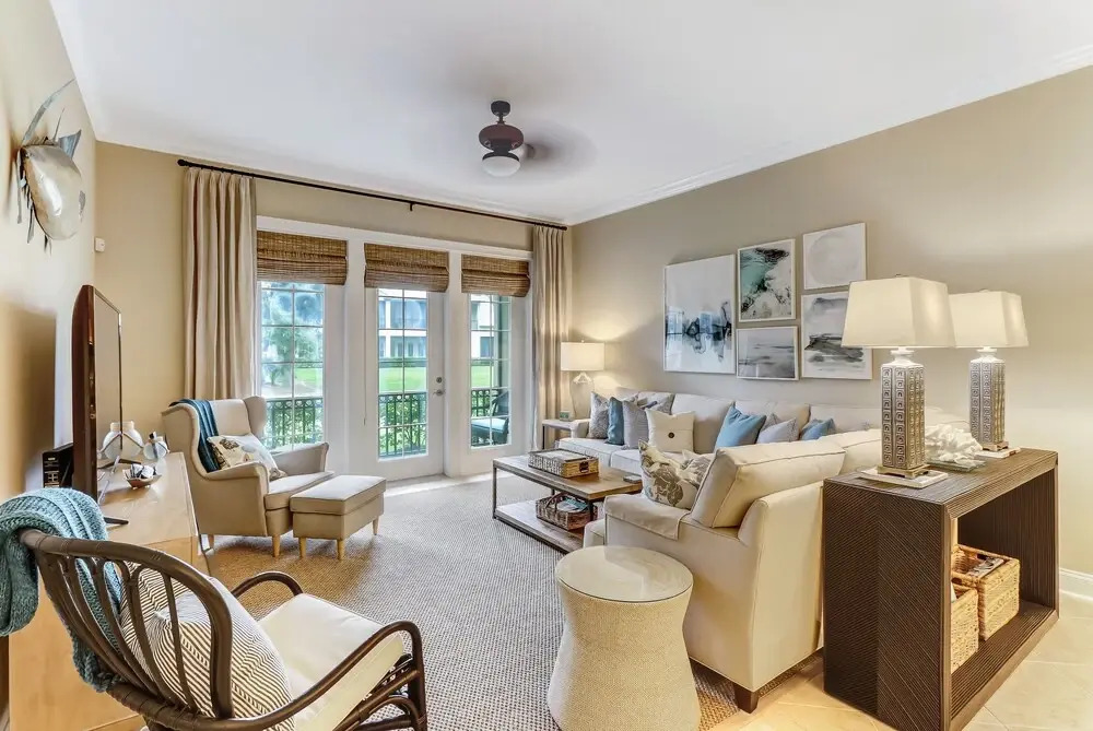 Summerwoods Condo, Walkings Away to Atlantic Ocean by Redawning