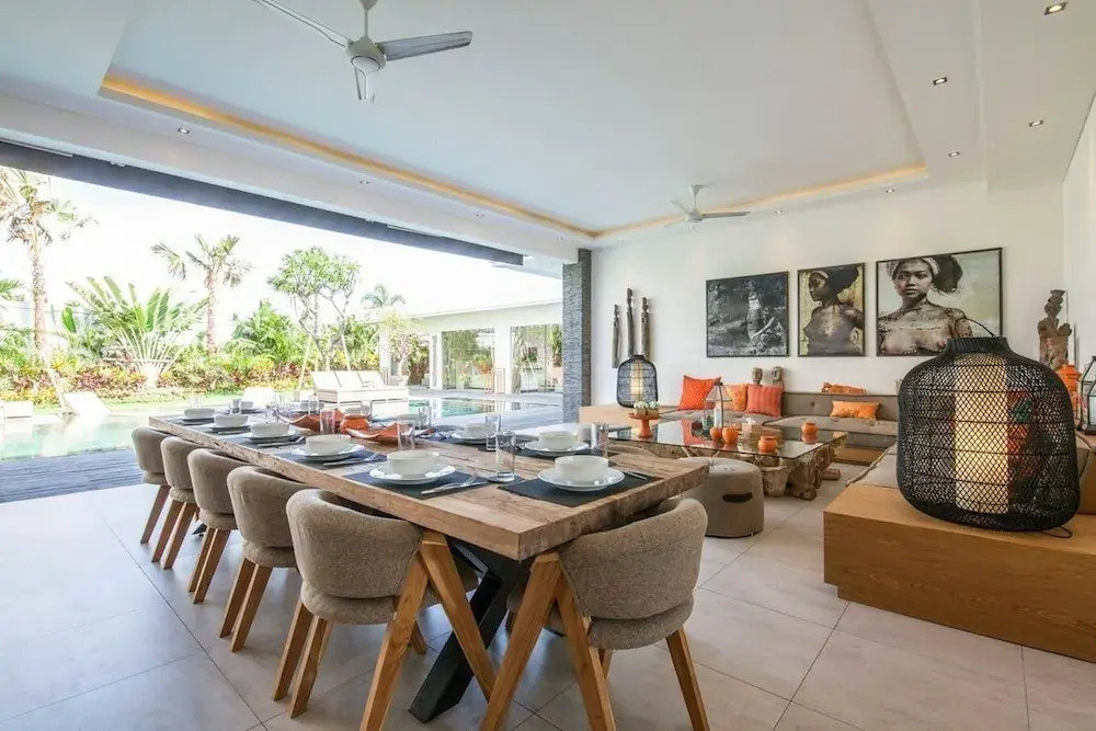 Splendid 6BR Villa, Just 400m to Finns Beach