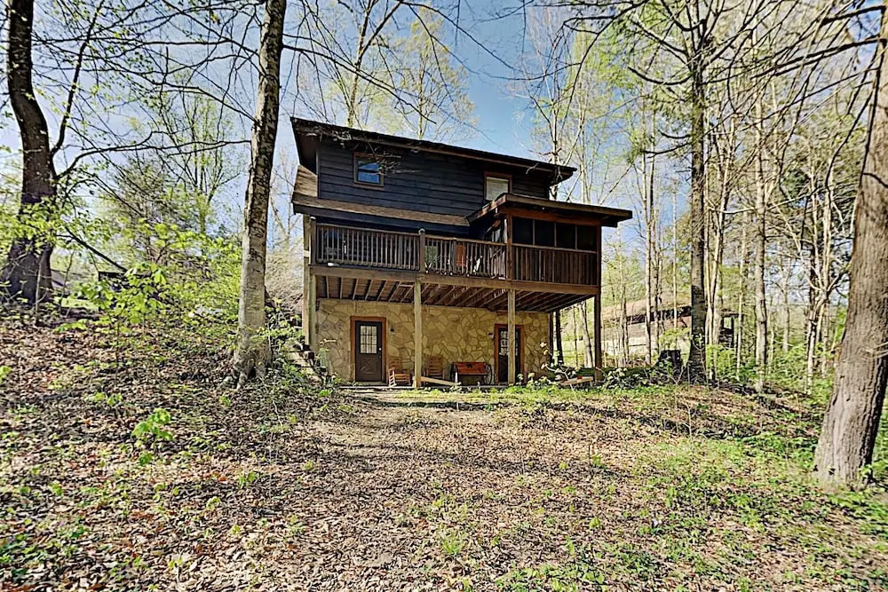Secluded Creekside W/ Private Hot Tub 4 Bedroom Cabin