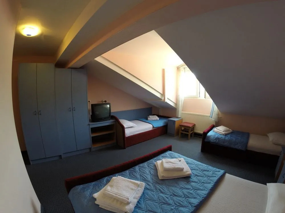 Hotel Lav