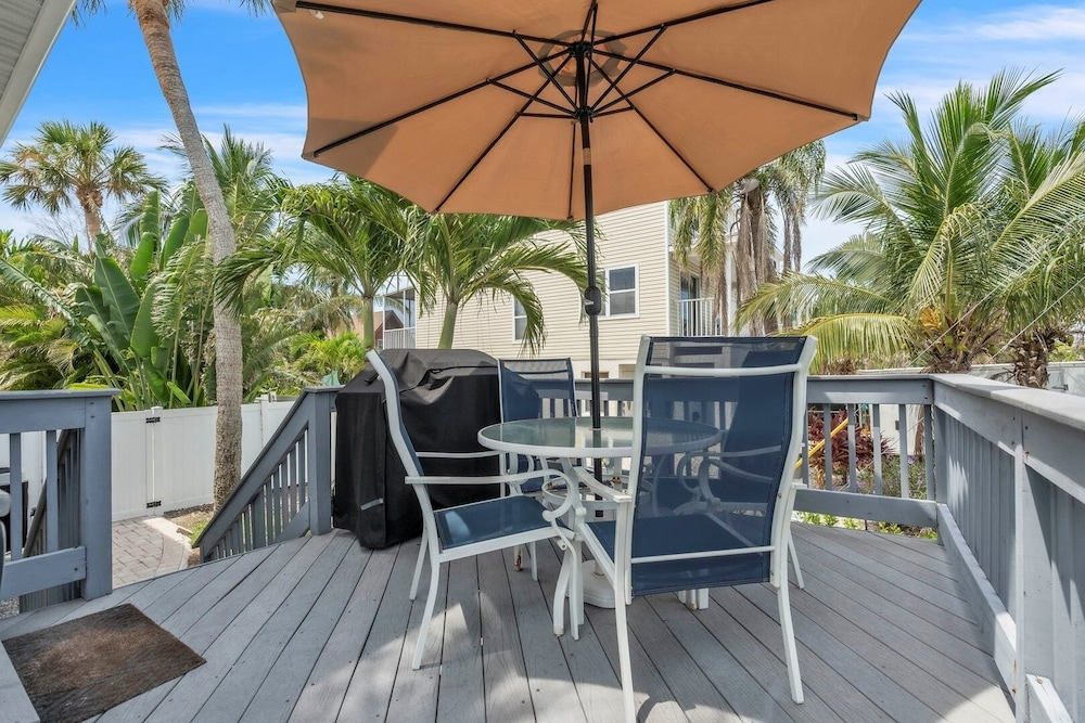 1 Step Closer 2 Bedroom Villa by RedAwning