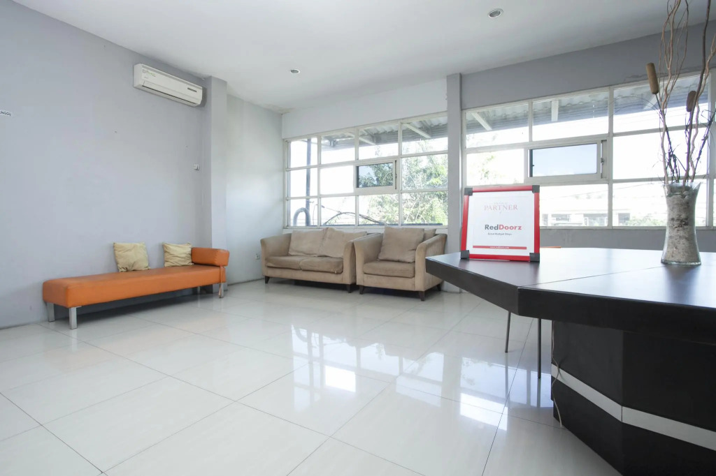 RedDoorz at Siwalankerto Surabaya