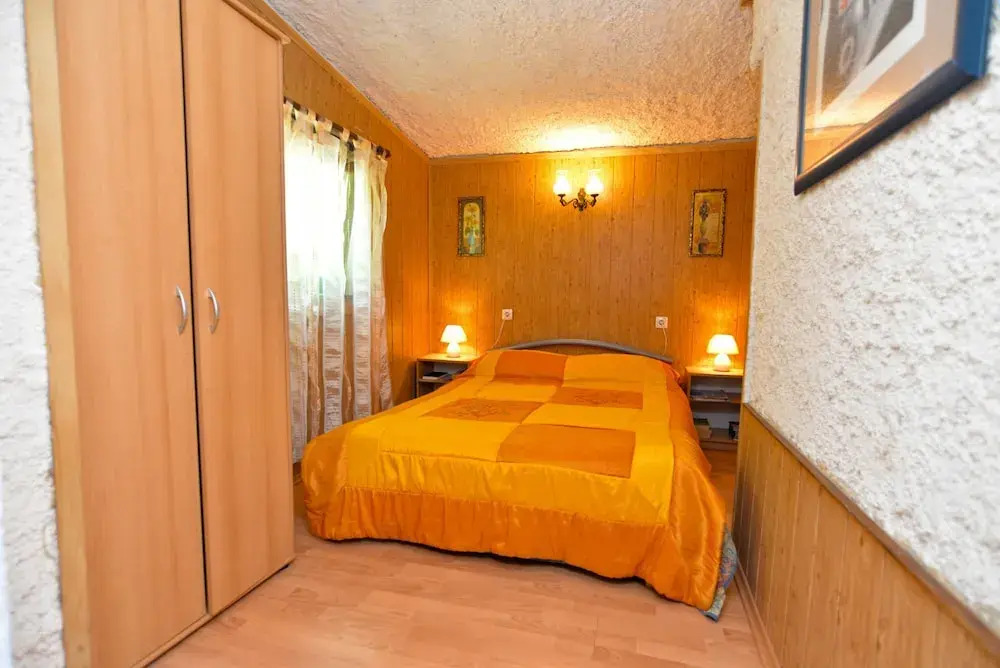 Apartment 498