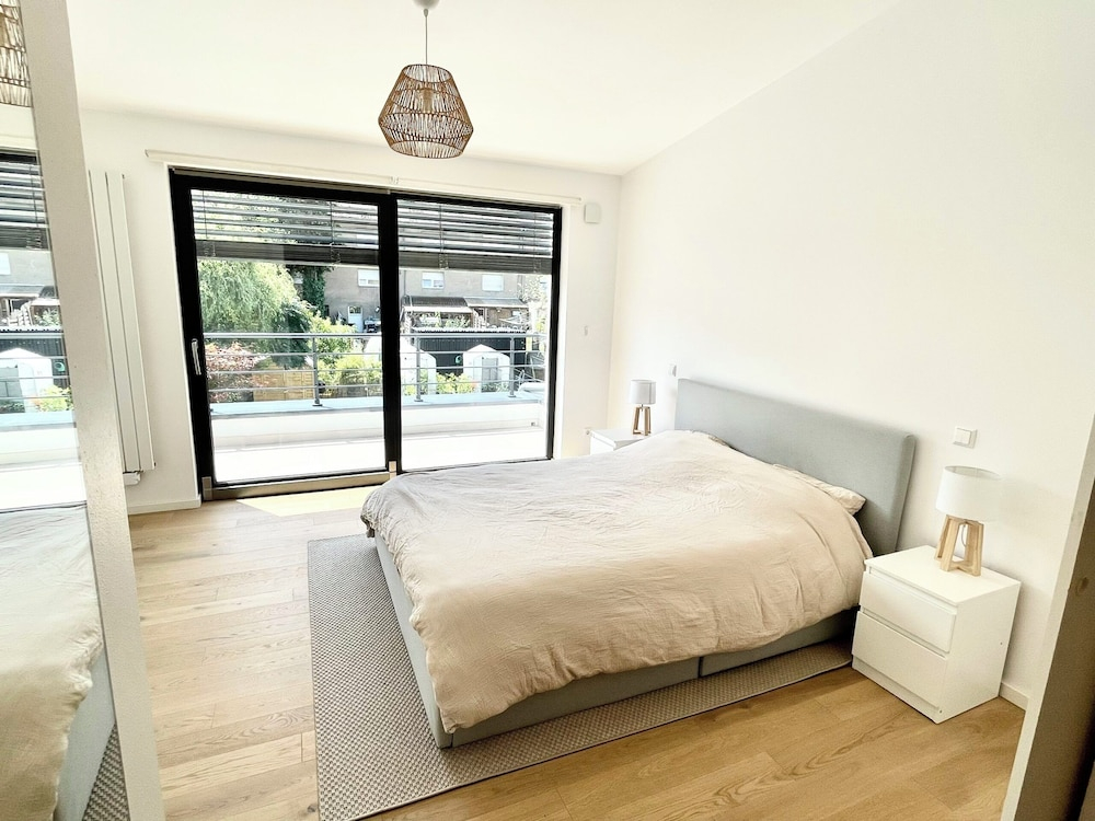 Modern townhouse - Private Garden