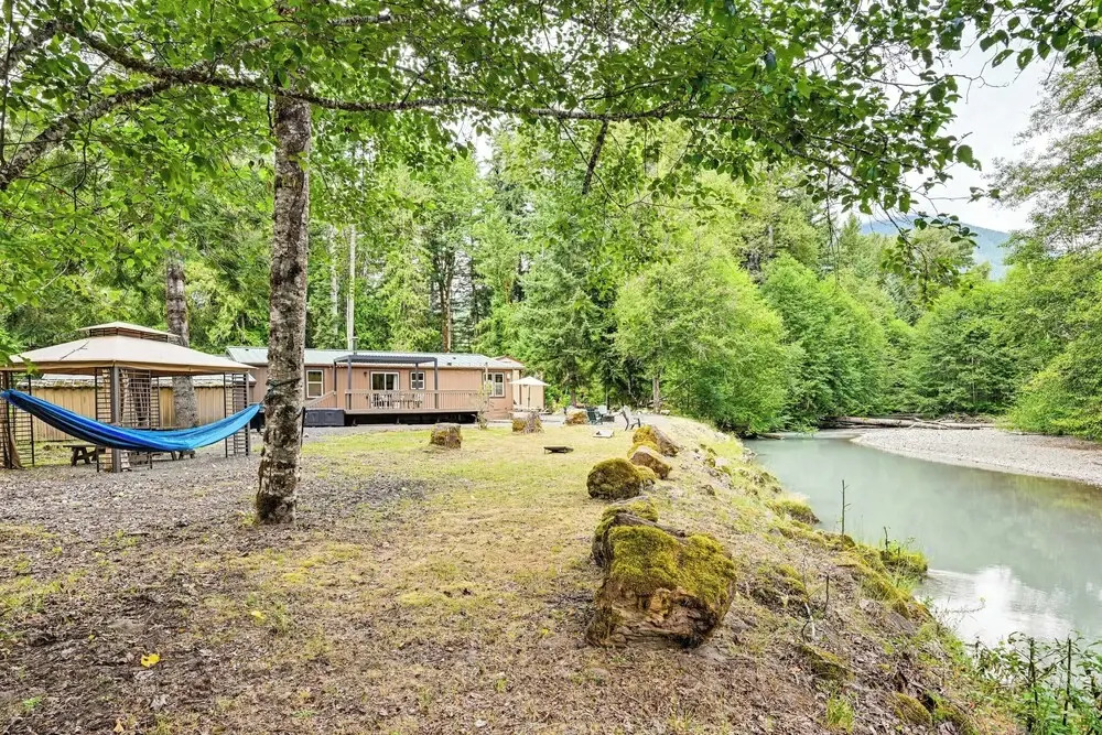 Gateway to Mt Rainier: Riverfront Haven w/ Hot Tub