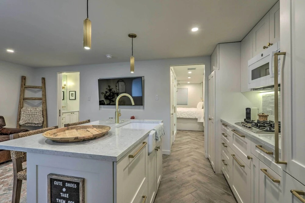 Aspen Condo w/ Mountain Views & Ski Access!