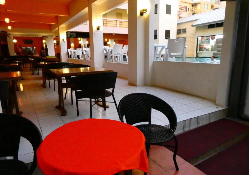 MANGO Lagoon Place