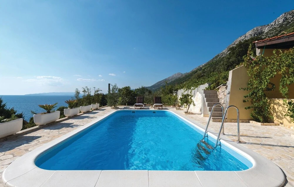 Stunning Home in Dingac With Wifi and 2 Bedrooms