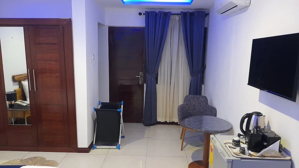 Adeshie Fie Hotel